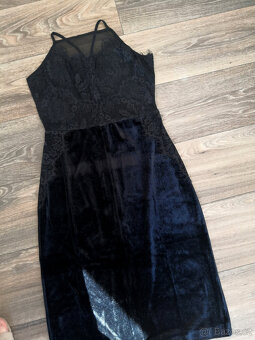 Černé sametové šaty s krajkou - 4