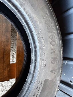 Prodám 205/60/16 letni pneu - 4