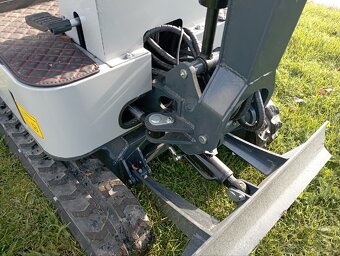 minibagr, bagřík, motor Kubota, pásový bagr - 4