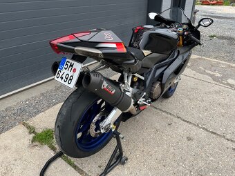 Aprilia RSV 1000R Factory - 4