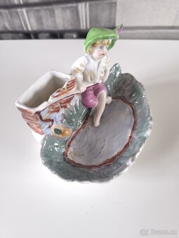 Starožitná porcelánová soška - Chlapec u rybníka - 4