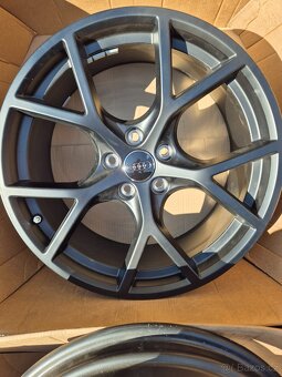 5x112 r19 Audi RS3 Y Black-Dvourozmer - 4