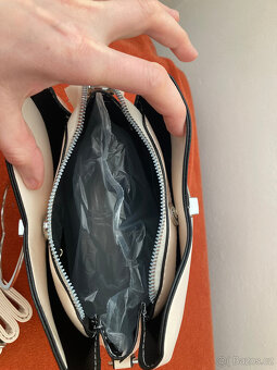 nová crossbody kabelka ČERNÁ/ŠEDÁ/ KRÉMOVÁ - 4