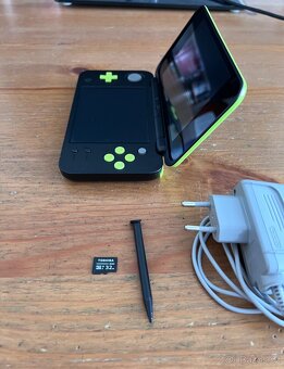 New Nintendo 2DS XL v super stavu včetně příslušenství - 4