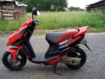 Prodám skútr DERBI HUNTER 50 2 T vodník r.v 1999 - 4