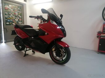 Gilera GP800 - 4
