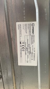 Vestavná trouba Indesit - 4