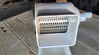 Mlýnek na strouhanku M90 - 4