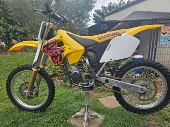 Suzuki RM125 - 4
