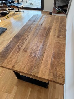 Krásný industriální jídelní stůl z mangového dřeva - 4