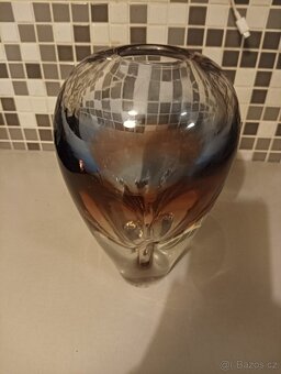 Váza ,hutní sklo . - 4