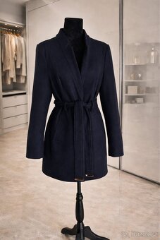 Tmave modry kabatek s vlnou vel L - 4