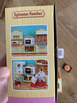 Sylvanian Families Patrový dům s červenou střechou + přísluš - 4