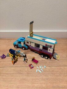 LEGO 41125 Veterinářský přívěs s koněm - 4