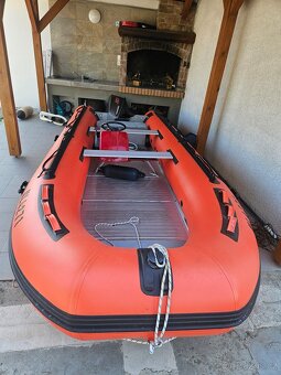 Nafukovací motorový člun 5.5m - 4