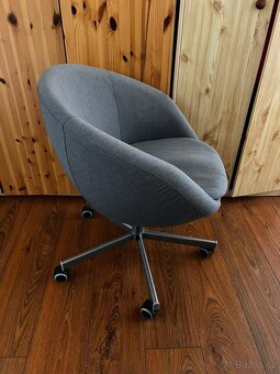židle IKEA SKRUVSTA – šedá (Vissle) - 4