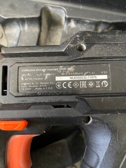 Akumulátorové vrtací kladivo DHR-200 (bez akumulátoru a nabí - 4