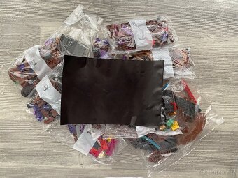 NOVÉ Harry Potter - Mluvící moudrý klobouk - 561ks kostek - 4