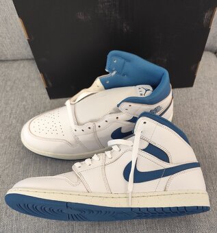 Nike Air Jordan 1 Mid SE - 4