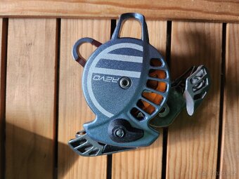 Revo Wild Country poloautomatické jistítko - 4