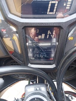 Honda Afrika twin 1000 - 4