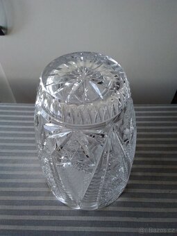 Skleněná broušená váza. - 4