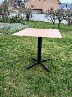 Samovyrovnávací venkovní stůl - 4