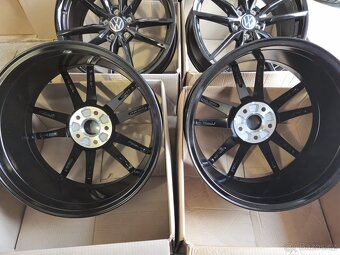 5x112 r19 Vw Passat B8 R,Golf R- Pretoria Black Nové - 4