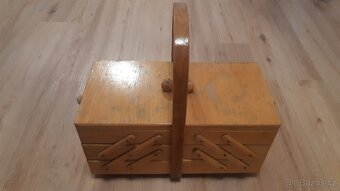 Retro rozkládací šitíčko s retro keramickými knoflíky - 4