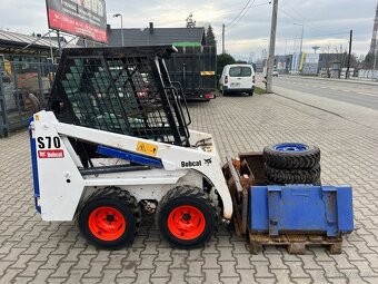 Smykový nakladač Bobcat 453, 2 lžíce 2 páry kol UNC - 4