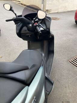 Skútr značky Yamaha 400 Majesty - 4