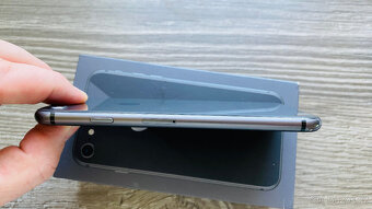 Mobilní telefon Apple iPhone 8 64GB šedý, CZ distribuce - 4