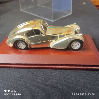 sbírka modelu aut a motorek - 4