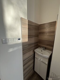 PRONÁJEM KOMERČNÍCH PROSTOR 75m2, Macharova ul., Mor. Ostrav - 4