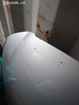 Stříbrná kapota VW Passat B6 - 4