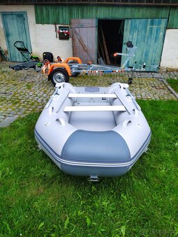 Nafukovací člun s motorem - 4