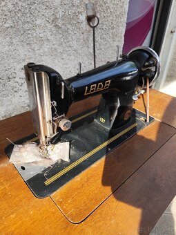 Šicí stroj Lada - 4
