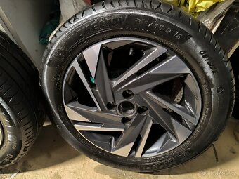 Alu kola Hyundai i20 5x114,3 r16 Originál, pneu Michelin 98% - 4