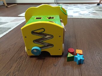 Prodám dřevěnou motorickou hračku slon - 4