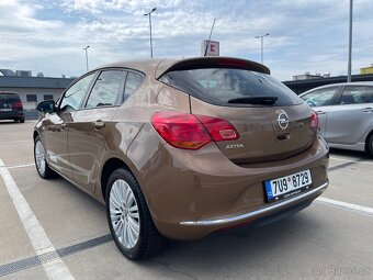 OPEL ASTRA J 1.4T 88kw, ČR, 1. MAJ, SERVISNÍ KNIHA - 4