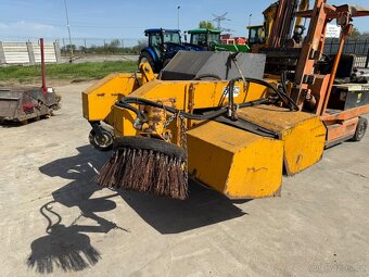 Zametacia kefa na traktor bagr - 4