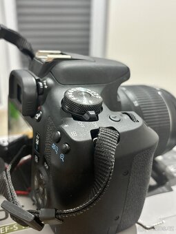 Canon EOS 2000D - 4