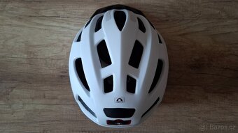 Cyklistická bílá helma ve velikosti L/XL - 4