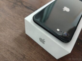 iPhone SE 2020 černý 64gb - 4