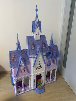 Disney Frozen 2 velký hrad Arendelle - 4