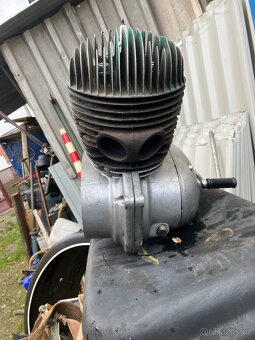 Motor jawa 250/559 - 4