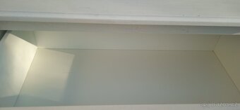 Bílá komoda se zásuvkami - 4