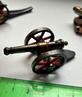 Staré kovové miniatury - děla - 4