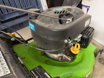 Benzinova sekačka s pojezdem - 4