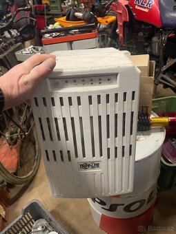 záložní zdroj UPS Tripp-Lite SMARTINT2200VS 1600W - 4